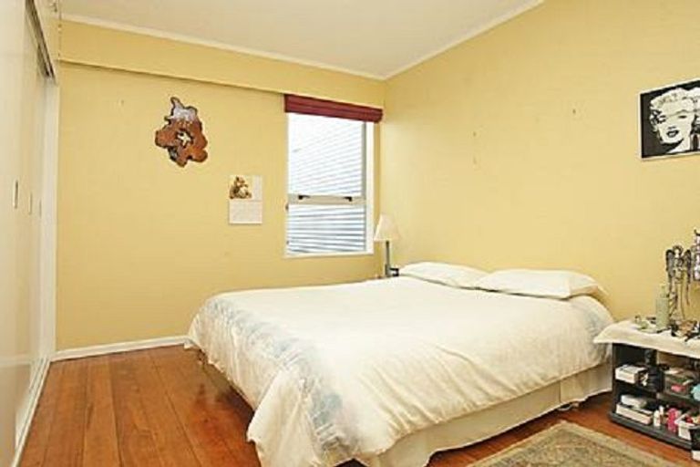 Photo of property in 92 Russell Terrace, Berhampore, Wellington, 6023
