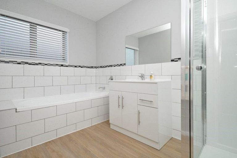 Photo of property in 13 The Grove, Red Beach, 0932