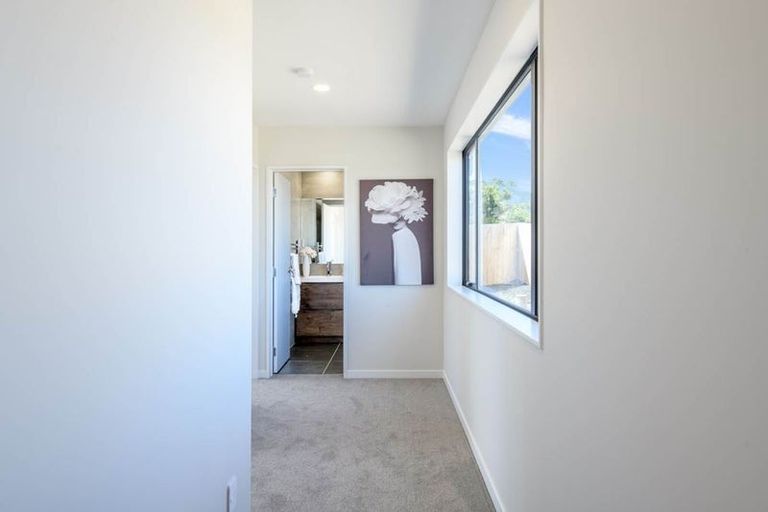 Photo of property in 12b September Place, Forrest Hill, Auckland, 0620