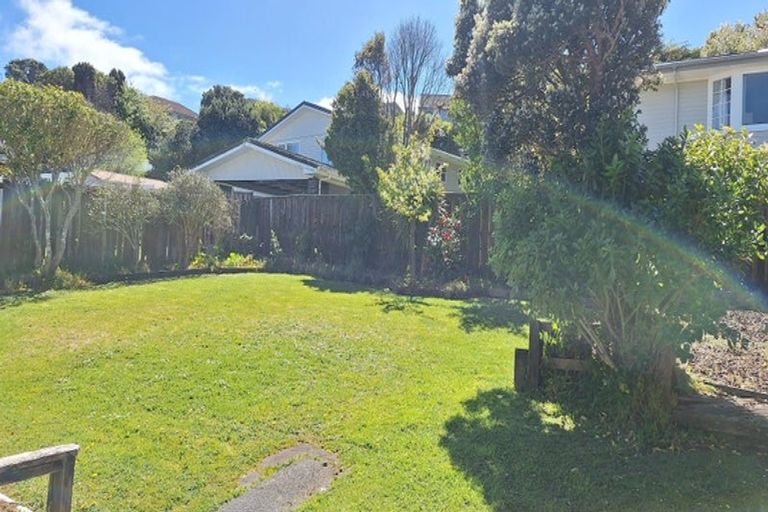 Photo of property in 17 Cypress Drive, Maungaraki, Lower Hutt, 5010