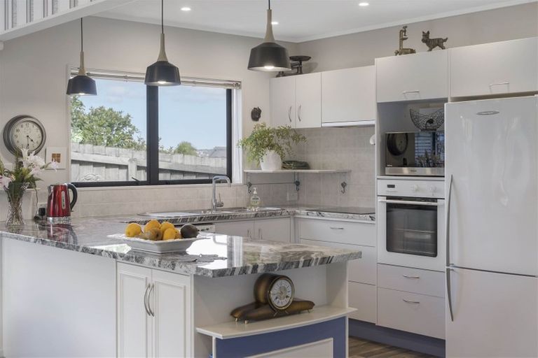 Photo of property in 88 Tauranga Place, Orewa, 0931