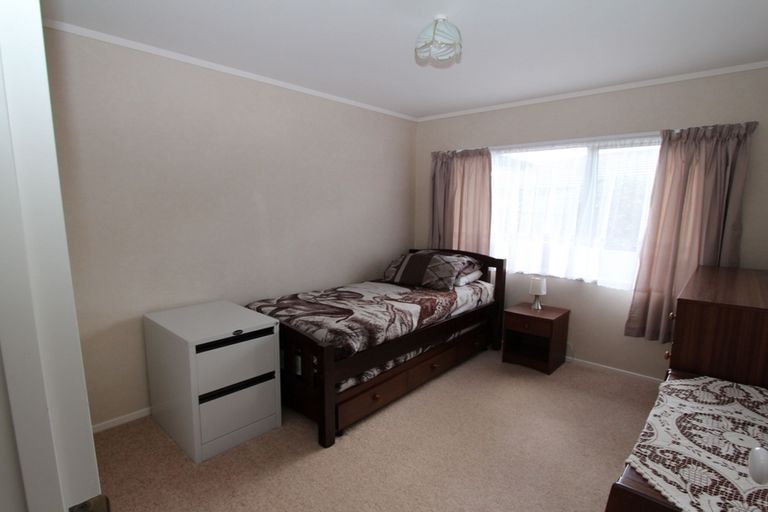 Photo of property in 3 Matilda Place, Weymouth, Auckland, 2103