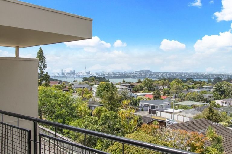 Photo of property in 9/166 Mokoia Road, Chatswood, Auckland, 0626