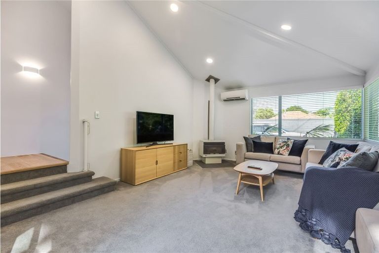 Photo of property in 1/39 Seaton Road, Murrays Bay, Auckland, 0630