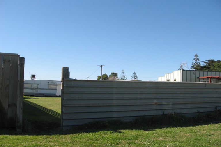 Photo of property in 5 Rangitane Street, Himatangi Beach, Foxton, 4891