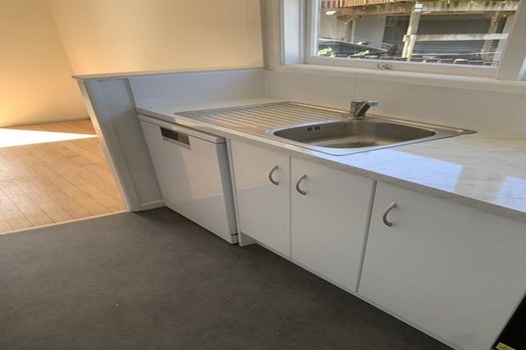 Photo of property in 8 Oreil Avenue, West Harbour, Auckland, 0618