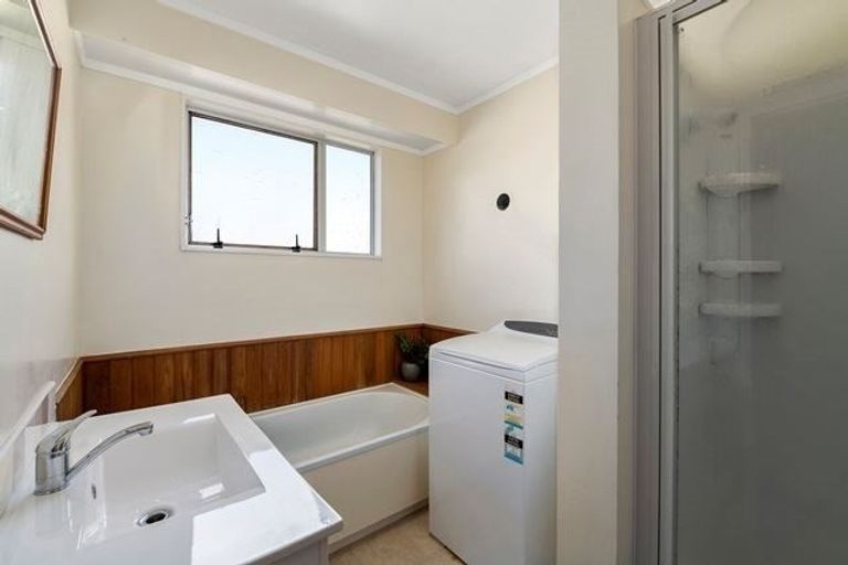 Photo of property in 42a Hicks Close, Whitby, Porirua, 5024