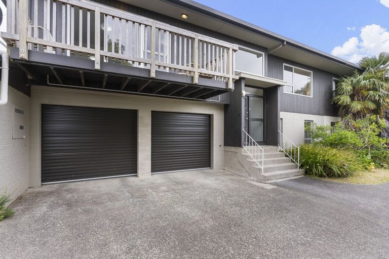 Photo of property in 2/218 East Coast Road, Forrest Hill, Auckland, 0620