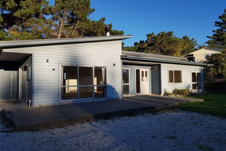 Photo of property in 3 South Crescent, Amberley, 7481