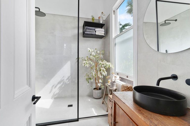 Photo of property in 250 Main Street, Greytown, 5712