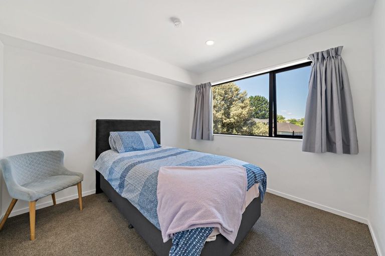 Photo of property in 17 Waru Lane, Te Atatu Peninsula, Auckland, 0610