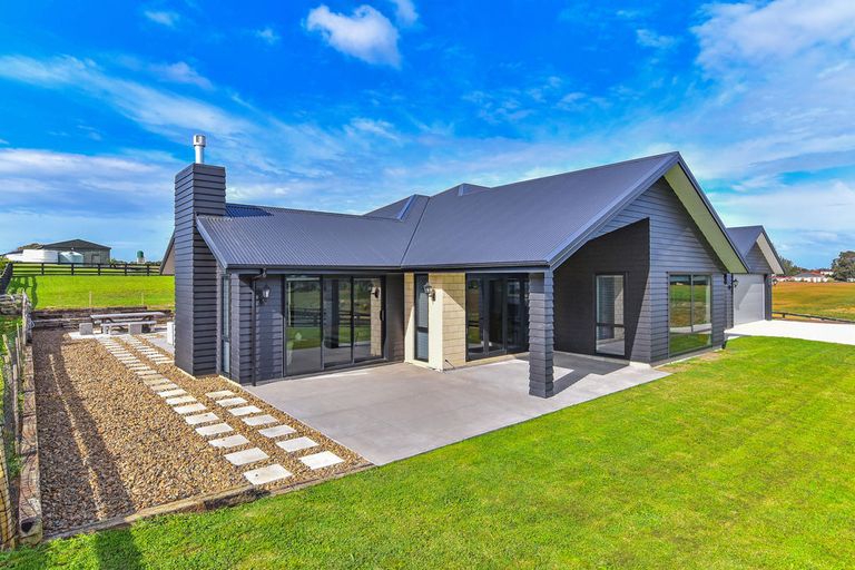 Photo of property in 133 Mcrobbie Road, Kingseat, Papakura, 2580