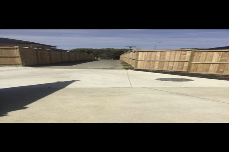 Photo of property in 589d Great South Road, Rosehill, Papakura, 2113