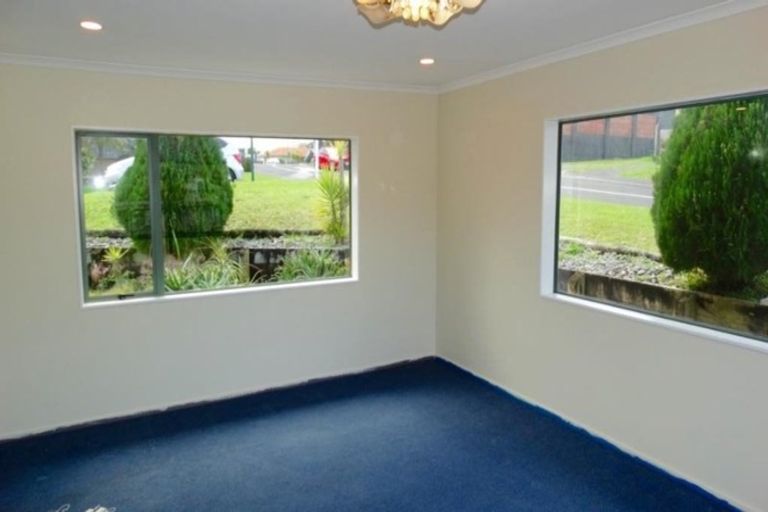 Photo of property in 13 Fleetwood Drive, Henderson, Auckland, 0612