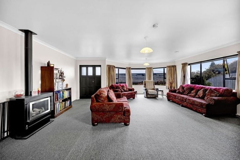 Photo of property in 18 Beech Place, Hawera, 4610