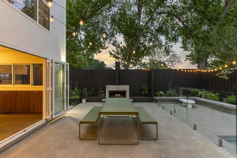 Photo of property in 35a Sullivan Avenue, Mangere Bridge, Auckland, 2022