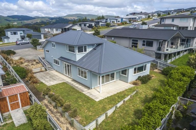 Photo of property in 135 Endeavour Drive, Whitby, Porirua, 5024