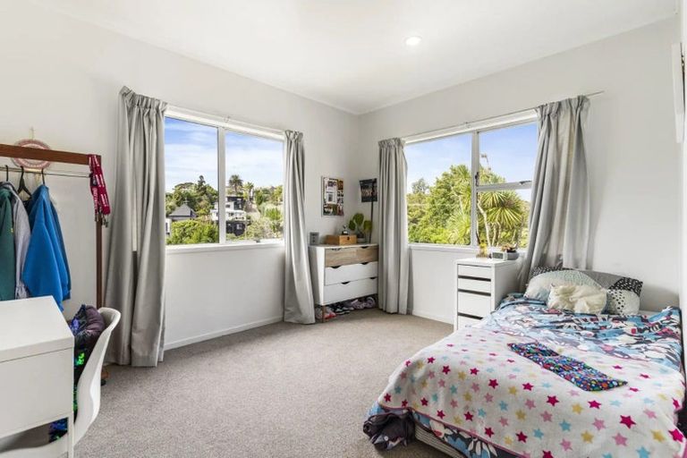 Photo of property in 1/74 Beach Road, Castor Bay, Auckland, 0620