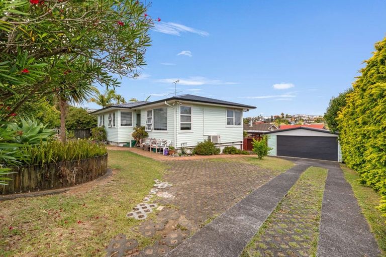 Photo of property in 32 Kirby Street, Glendene, Auckland, 0602
