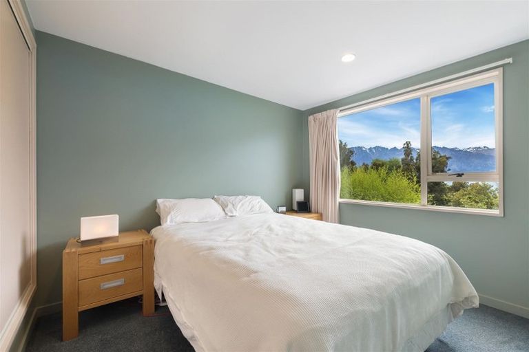 Photo of property in 18 Evergreen Place, Sunshine Bay, Queenstown, 9300
