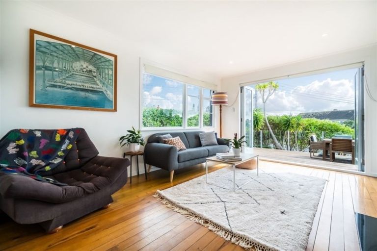 Photo of property in 2 Leander Road, Bayswater, Auckland, 0622