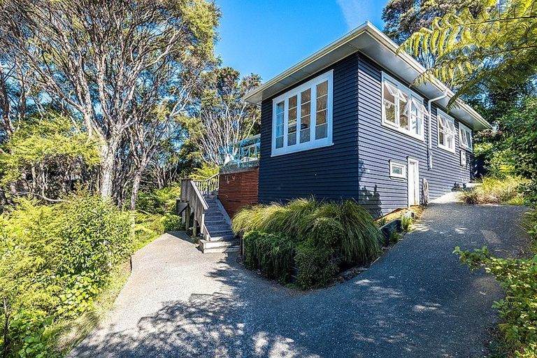 Photo of property in 116 Queens Drive, Oneroa, Waiheke Island, 1081