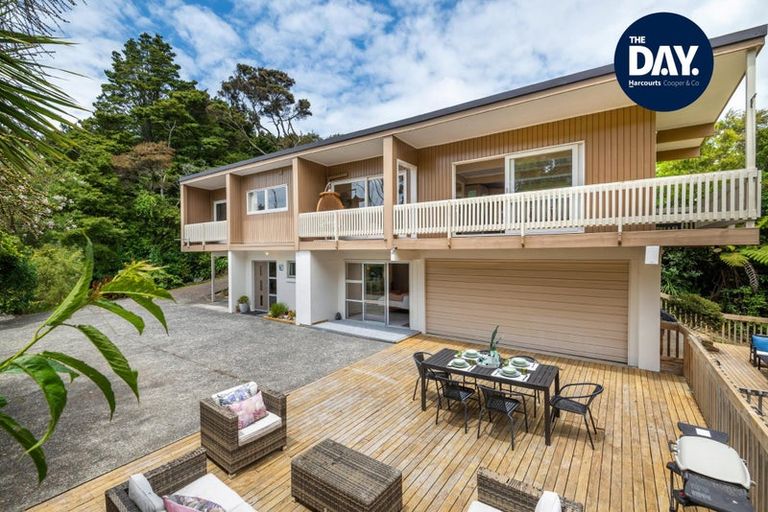 Photo of property in 8 Tranquil Glade, Hillcrest, Auckland, 0627