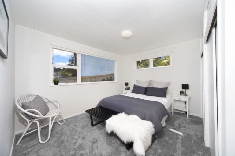 Photo of property in 9 Datura Place, Sunnynook, Auckland, 0620