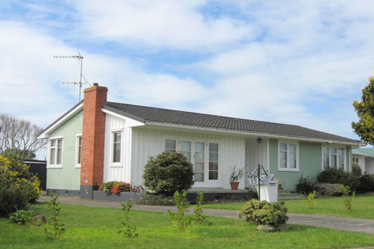 Photo of property in 35 Hadfield Crescent, College Estate, Whanganui, 4500