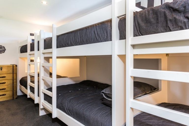 Photo of property in 2 Peregrine Place, Kinloch, Taupo, 3377