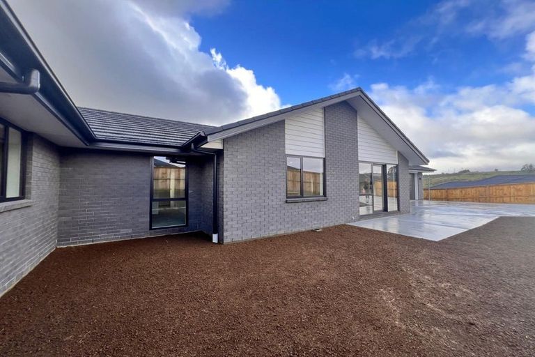 Photo of property in 16 Bathurst Crescent, Pokeno, 2402