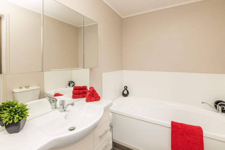 Photo of property in 23 Cross Street, Coalgate, 7673