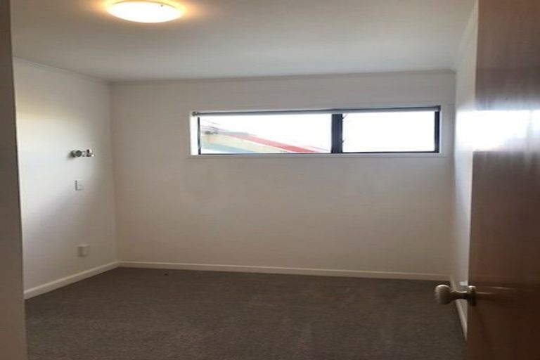 Photo of property in 2/11 Korotaha Terrace, Rothesay Bay, Auckland, 0630