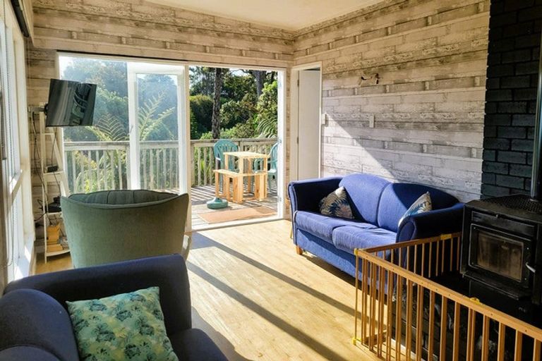 Photo of property in 12 Takarei Terrace, Mokau, 4376