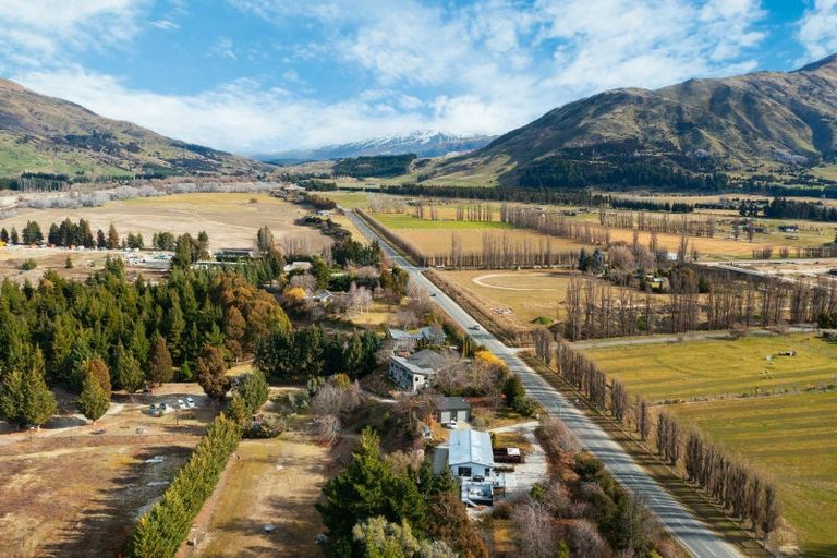 Photo of property in 289 Riverbank Road, Wanaka, 9382