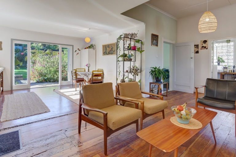 Photo of property in 92 Cornfoot Street, Castlecliff, Whanganui, 4501