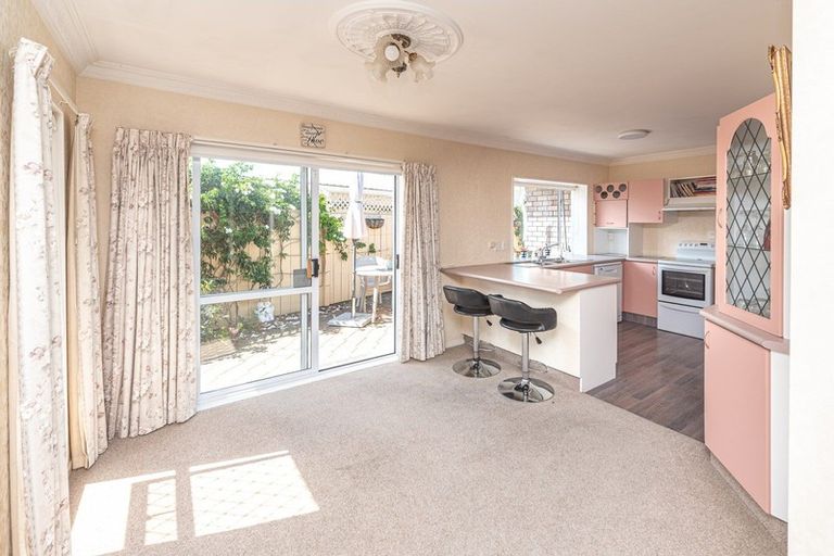 Photo of property in 6 Waharua Place, Tawhero, Whanganui, 4501