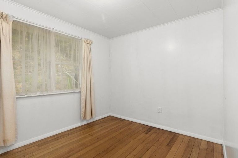 Photo of property in 20 Manor Drive, Stokes Valley, Lower Hutt, 5019