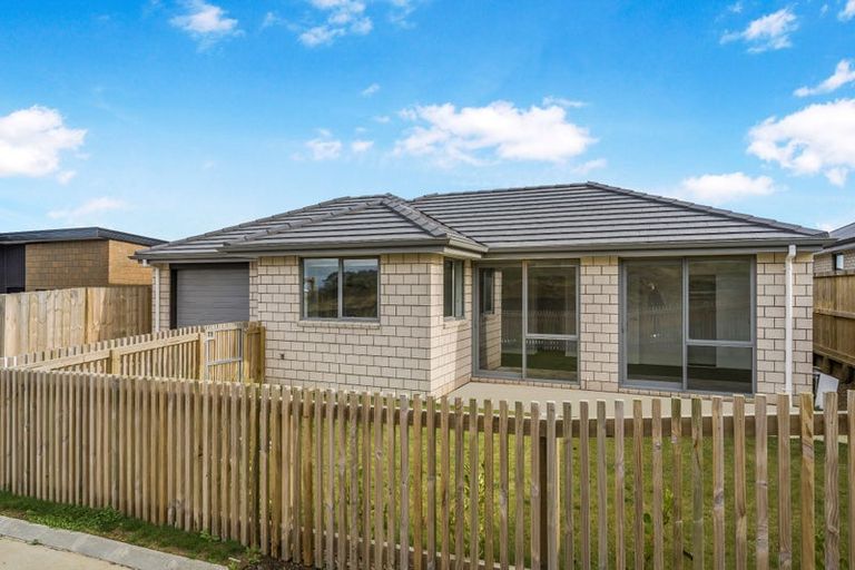 Photo of property in 75 Waruhia Crescent, Rototuna North, 3281