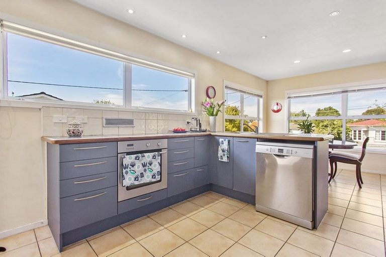 Photo of property in 104 Te Atatu Road, Te Atatu South, Auckland, 0610