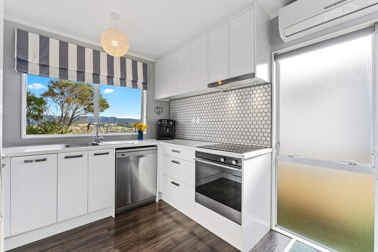 Photo of property in 2/20 Denver Avenue, Sunnyvale, Auckland, 0612