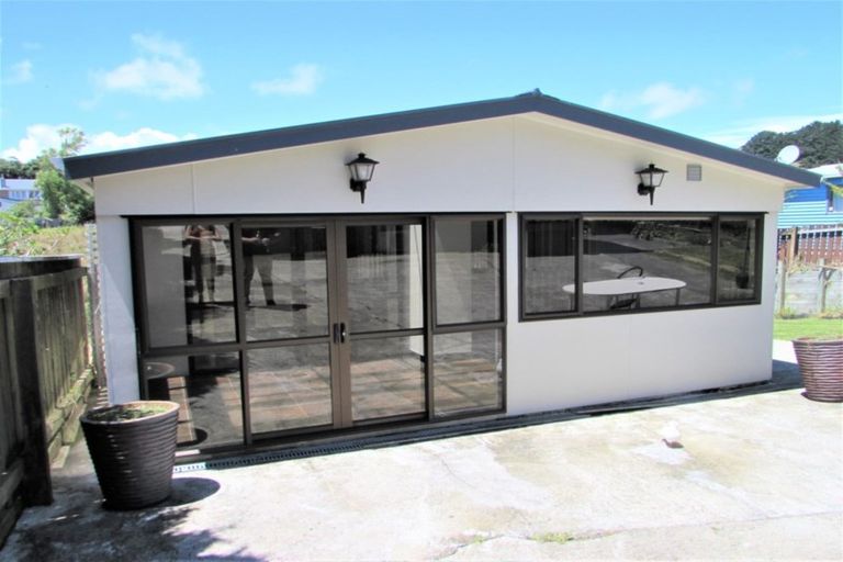 Photo of property in 144 Driver Crescent, Cannons Creek, Porirua, 5024