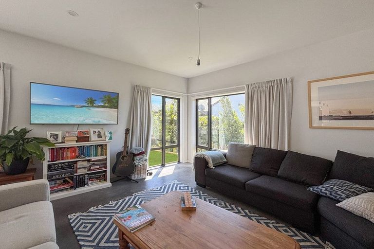 Photo of property in 10 Dove Grove, Westmorland, Christchurch, 8025