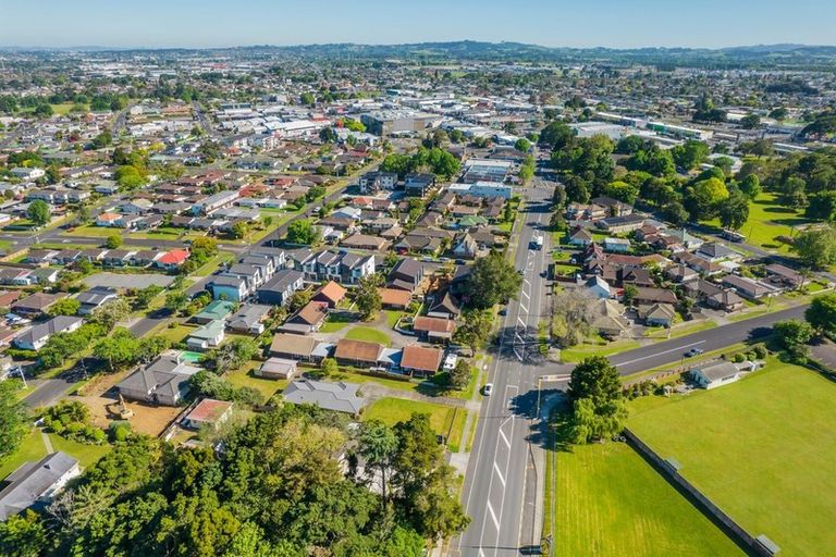 Photo of property in 341 Great South Road, Papakura, 2110