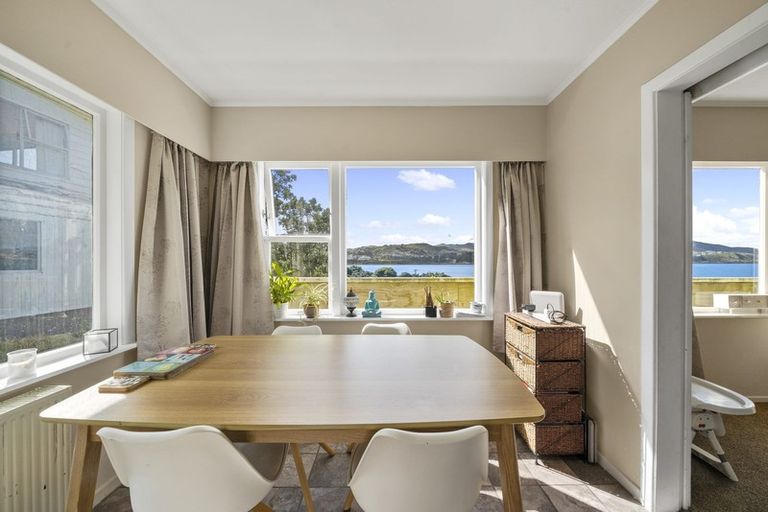 Photo of property in 7 Gloaming Hill, Titahi Bay, Porirua, 5022