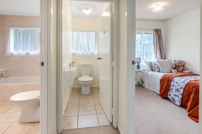 Photo of property in 2/1 Bramley Drive, Farm Cove, Auckland, 2012