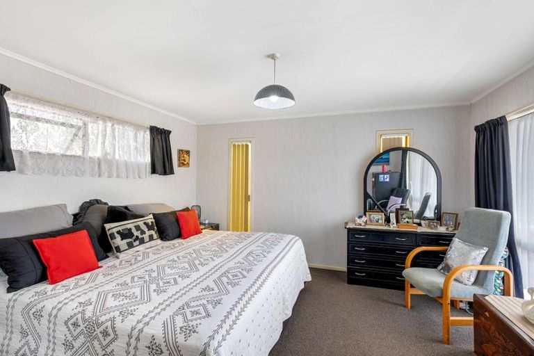 Photo of property in 32 Kirby Street, Glendene, Auckland, 0602