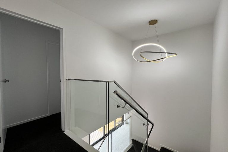 Photo of property in 105a Bond Crescent, Forrest Hill, Auckland, 0620