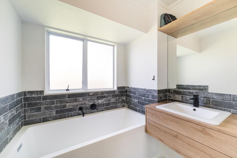 Photo of property in 97 Hillcrest Drive, Kelvin Grove, Palmerston North, 4414
