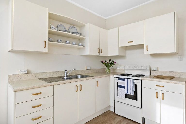Photo of property in Rona House, 33 Rimu Street, Eastbourne, Lower Hutt, 5013